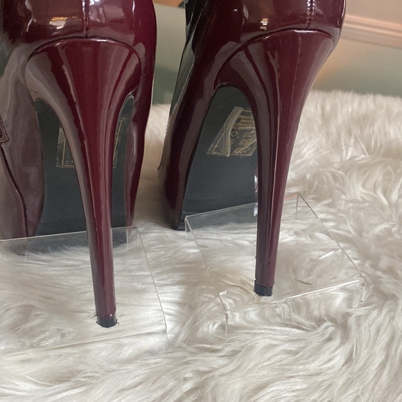 💜💜BURGUNDY LACE-UP PLATFORM BOOTIES💜💜 - Picture 3 of 4